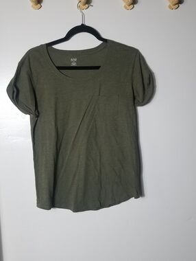 ANA WOMEN'S OLIVE GREEN POCKET TEE SIZE MEDIUM